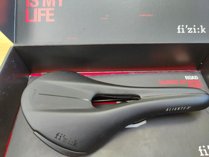 Fizik Aliante R3 Open stoel, Fietsen en Brommers, Fietsaccessoires | Overige Fietsaccessoires, Zo goed als nieuw, Ophalen of Verzenden