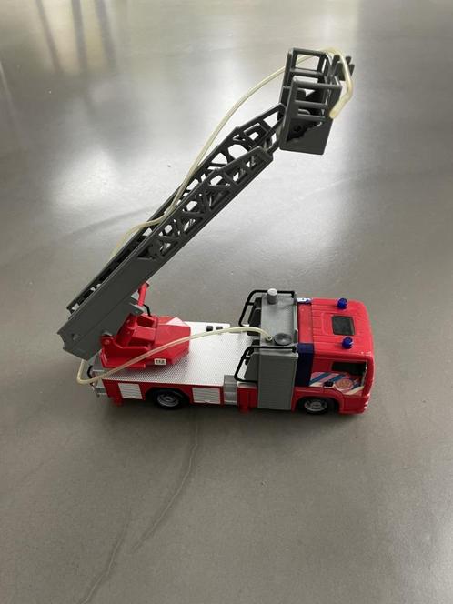 Brandweerauto met waterspuitfunctie (klein reservoir onderaa, Kinderen en Baby's, Speelgoed |Speelgoedvoertuigen, Zo goed als nieuw