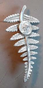 broche religieuse medaillon vierge sur fougère (07), Enlèvement ou Envoi, Utilisé, Bijoux, Christianisme | Catholique