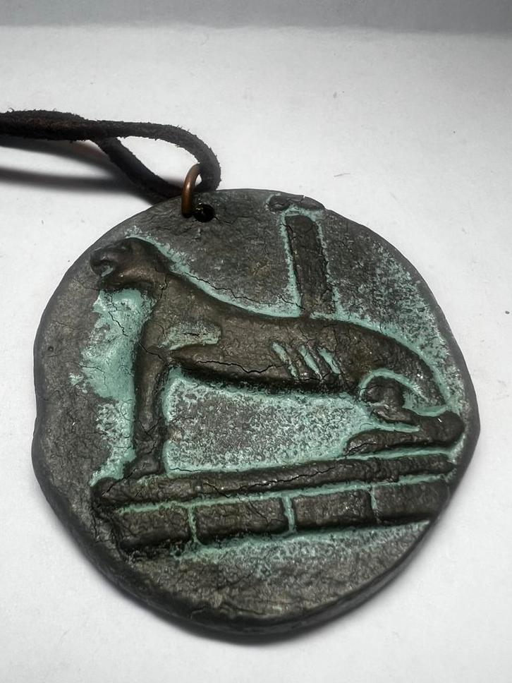 Bronzen decoratieve hanger / plaquette met dubbel reliëf., Postzegels en Munten, Penningen en Medailles, Ophalen