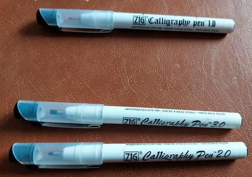 ZIG, Kalligrafie pennen, rechte of schuine tip, 1, 2 en 3mm., Divers, Ecriture, Comme neuf, Enlèvement ou Envoi