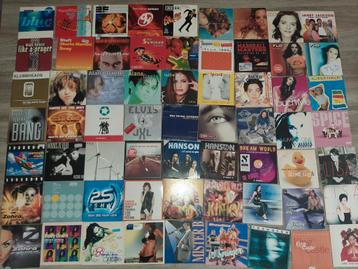 Ongeveer 600 stuks Single cd's beste hits van de jaren 90 beschikbaar voor biedingen