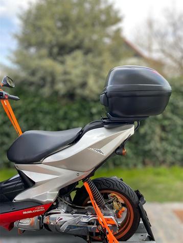 Achterdrager + helmkoffer yamaha aerox beschikbaar voor biedingen