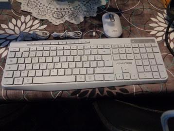 toetsenbord en muis wit met rgb ledverlichting nieuwstaat., Neuf, Enlèvement ou Envoi, Azerty, Sans fil