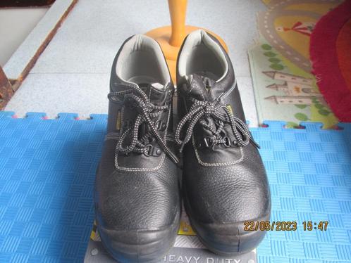 chaussure de sécurité Safety Jogger pointure 43 neuve, Vêtements | Hommes, Chaussures, Comme neuf, Chaussures de travail, Noir