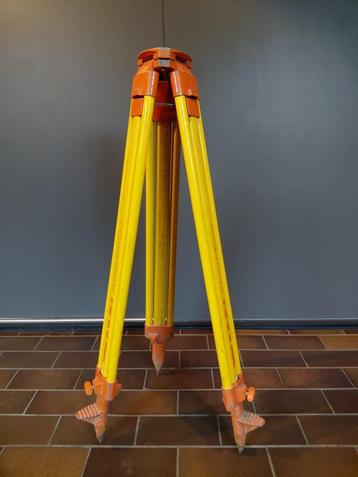 Vintage houten industriële tri-pod - statief - driepoot WILD beschikbaar voor biedingen