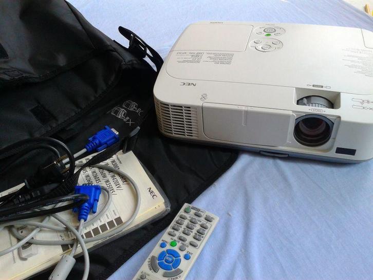 NEC M260W BEAMER - PRO-model - H.D.M.I. - WIDE SCREEN!, Audio, Tv en Foto, Beamers, Zo goed als nieuw, Ophalen