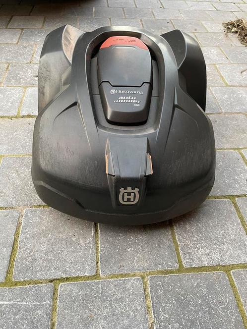 Robot tondeuse Huqsvarna 440, Tuin en Terras, Robotmaaiers, Gebruikt, 20 tot 25 cm, Bestuurbaar via app, Ophalen