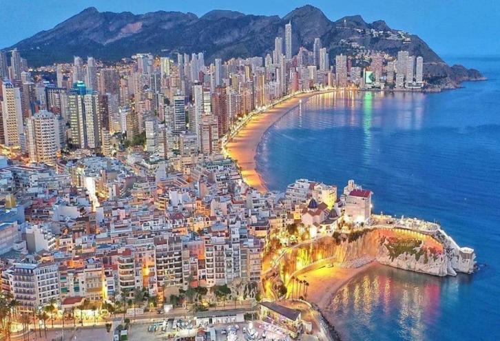 EXCLUSIEF ONROEREND GOED IN BENIDORM, Immo, Buitenland, Spanje, Appartement, Stad
