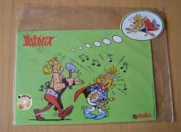 4 sets de table : Asterix/Schtroumpfs/ Spirou & Fantasio beschikbaar voor biedingen