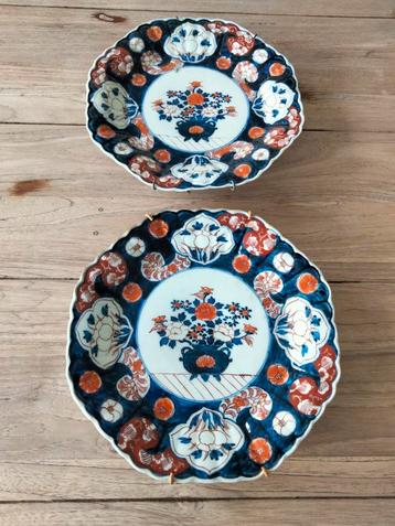 Setprijs brocante koppel Imari borden beschikbaar voor biedingen