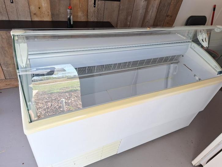 Isa schepijsmeubel 9 bakken, Isetta, Elektronische apparatuur, IJsmachines, Gebruikt, Zelfvriezend, Ophalen