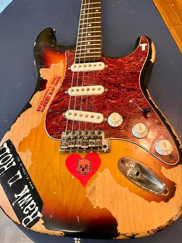 Relique lourde Fender Strat, Enlèvement, Utilisé, Solid body, Fender