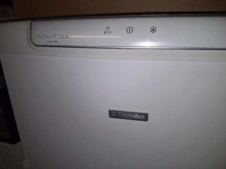 Diepvries electrolux 230Liter, Elektronische apparatuur, Vriezers en Diepvrieskisten, Gebruikt, Vrijstaand, Vrieskast, 160 cm of meer