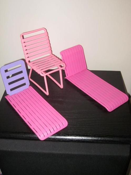Barbie "chaises de jardin", Enfants & Bébés, Jouets | Poupées, Comme neuf, Barbie, Enlèvement ou Envoi