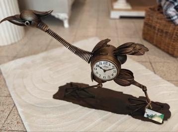 Staande klok met vogel  beschikbaar voor biedingen