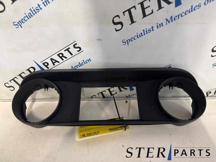 Bande décorative de tableau de bord d'un Mercedes SLK, Autos : Pièces & Accessoires, Tableau de bord & Interrupteurs, Mercedes-Benz