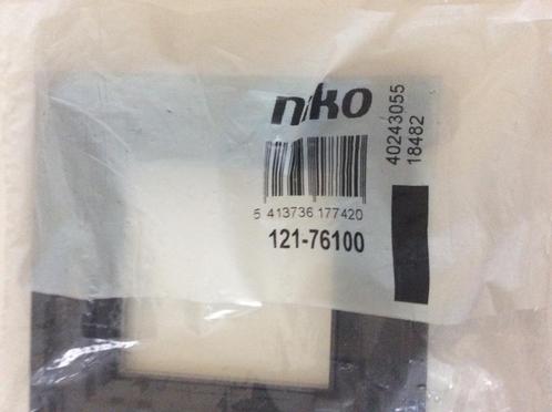 Niko Intense Sterling, Doe-het-zelf en Bouw, Elektriciteit en Kabels, Zo goed als nieuw, Stekker, Ophalen of Verzenden