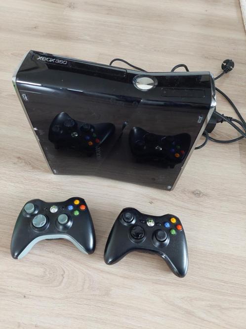 Xbox 360 avec 2 manettes et 19 jeux, Consoles de jeu & Jeux vidéo, Consoles de jeu | Xbox 360, Avec 2 manettes, Enlèvement