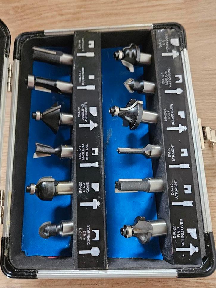 Freesbietset 12 mm 12 stuks in aluminium kofer voor 20 euro, Bricolage & Construction, Outillage | Autres Machines, Enlèvement
