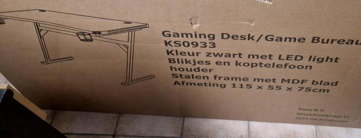 Nieuwe gaming bureau met led verlichting, Huis en Inrichting, Bureaus, Nieuw, Bureau, Ophalen