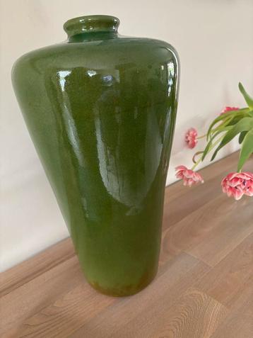 Grote vaas in mooi groene kleur 45cm hoog