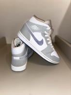 Air Jordan 1 Mid ‘Grey Fog’ - Maat 40 (centrum Aalst), Enlèvement ou Envoi, Comme neuf