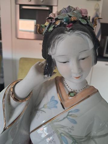 Gracieuse statue chinoise de dame en costume traditionnel., Enlèvement ou Envoi, Utilisé