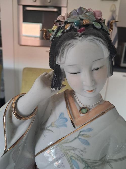Gracieus chinees beeld van dame in traditionele jurk 45 cm, Verzamelen, Beelden en Beeldjes, Gebruikt, Ophalen of Verzenden
