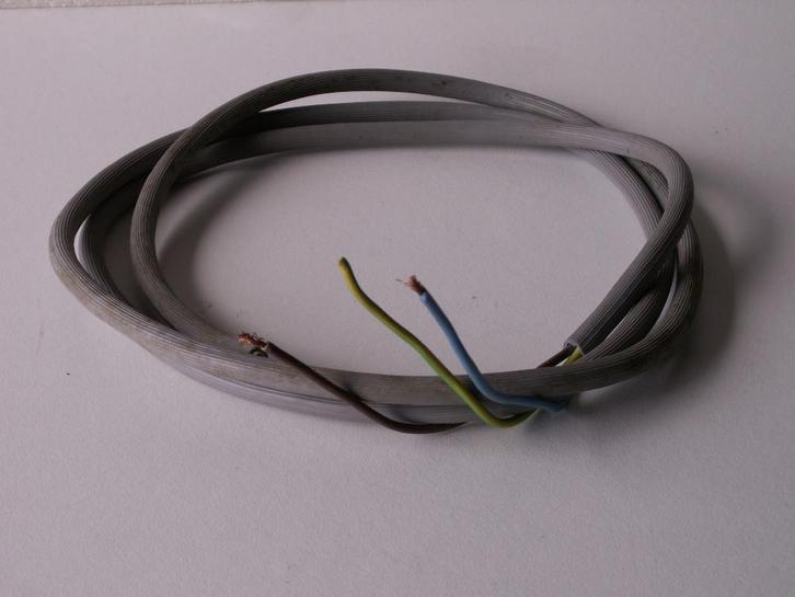Elektrische kabel, driedraad, lengte 2 meter., Doe-het-zelf en Bouw, Elektriciteit en Kabels, Nieuw, Kabel of Snoer, Ophalen of Verzenden