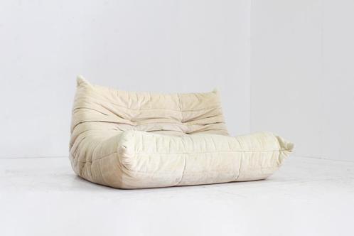Vintage Togo 2 zits sofa beige ligne roset Michel Ducaroy, Antiek en Kunst, Antiek | Meubels | Stoelen en Sofa's, Ophalen