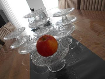 SUPPORT/présentoir a gateau en verre...NEUF....lot de 10 beschikbaar voor biedingen