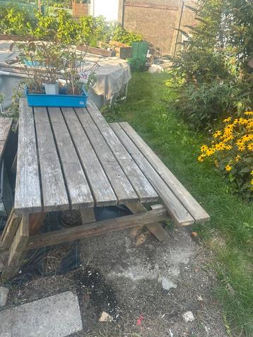 Picknick tafel beschikbaar voor biedingen