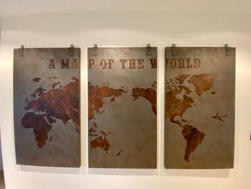 Prachtig industrieel drieluik 'Map of the world ' J-line  beschikbaar voor biedingen