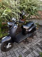 WBI scooter MOET WEG !!, Fietsen en Brommers, Ophalen, Klasse A (25 km/u), Zo goed als nieuw, Benzine