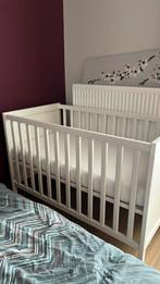 Babybedje + toebehoren perfecte staat, Kinderen en Baby's, Kinderkamer | Bedden, Ophalen, Zo goed als nieuw, Minder dan 140 cm