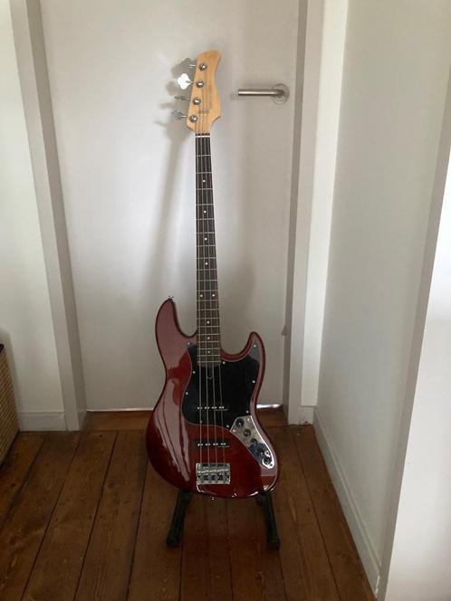 Sire Marcus Miller V3 met toebehoren (Incl versterker), Muziek en Instrumenten, Snaarinstrumenten | Gitaren | Bas, Zo goed als nieuw