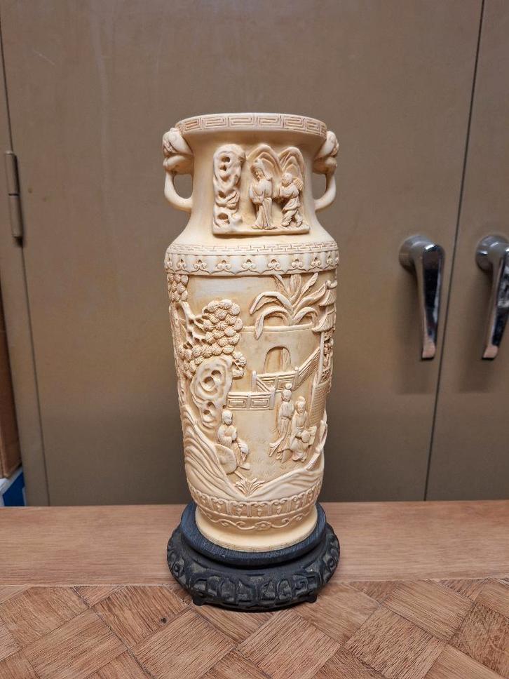 Aziatische vaas met reliëf, Antiquités & Art, Antiquités | Vases, Enlèvement