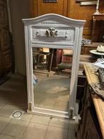 Mooie antieke spiegel, Enlèvement