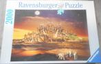 ravensburger puzzel 2000 stukjes geheimzinnige stad, Nieuw, Ophalen of Verzenden