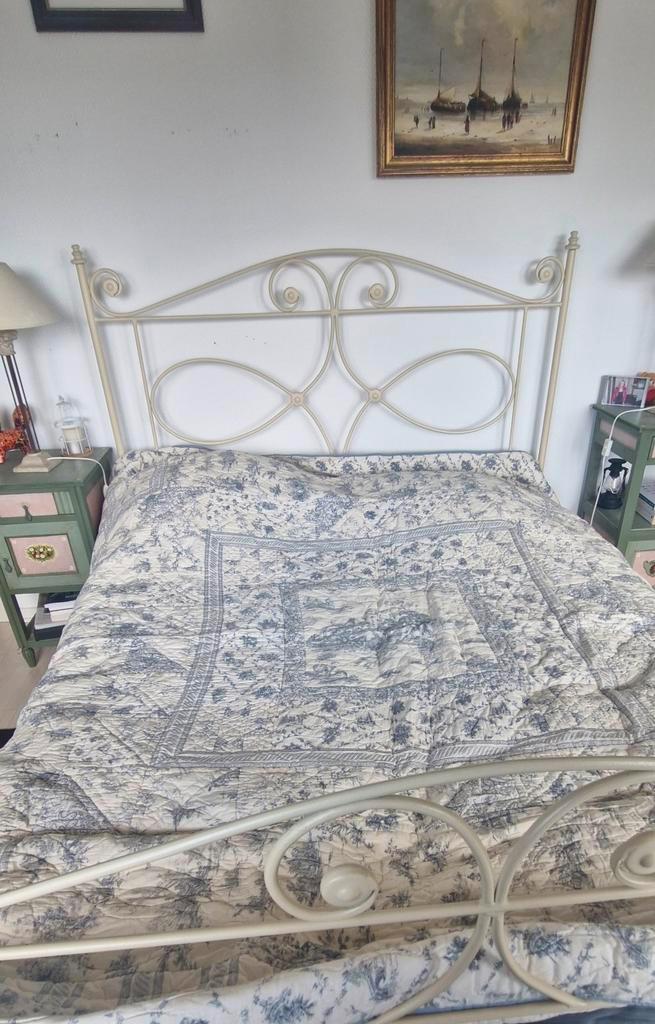 VINTAGE BEDDEKEN MIRABELLO ITALY, Huis en Inrichting, Slaapkamer | Bedden, Zo goed als nieuw, Ophalen
