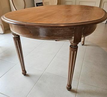 Extendable dining table beschikbaar voor biedingen