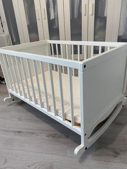 Witte schommelwieg met matras, Kinderen en Baby's, Babywiegjes en Ledikanten, Zo goed als nieuw, Ophalen of Verzenden