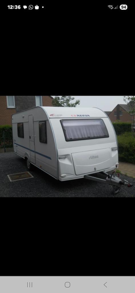 Caravan Adria Altea 492DT met voortent, Caravans en Kamperen, Caravans, Particulier, tot en met 6, 500 - 750 kg, Standaardzit