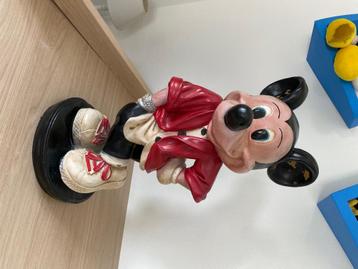 Figurine  beschikbaar voor biedingen