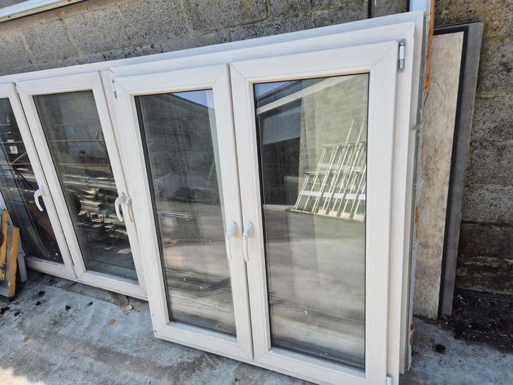 Fenêtre PVC blanc structuré bois 140cm 124cm, Bricolage & Construction, Vitres, Châssis & Fenêtres, Utilisé, Fenêtre de façade ou Vitre