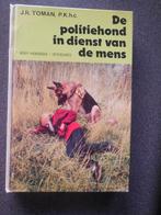 De politiehond in dienst van de mens, Ophalen of Verzenden, Zo goed als nieuw, Honden