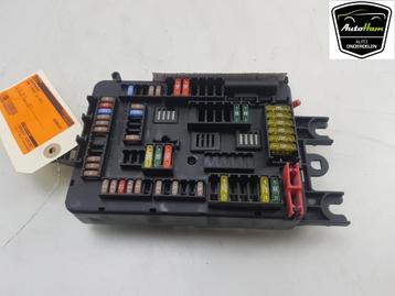 BOITIER FUSIBLES BMW 1 serie (F21) (01-2010/12-2019), Utilisé, BMW
