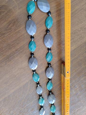Fantasie halsketting juweeltje kunststof grijs blauw beschikbaar voor biedingen
