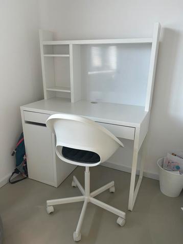 Complete IKEA bureau set – MICKE + opzetstuk + draaistoel – beschikbaar voor biedingen